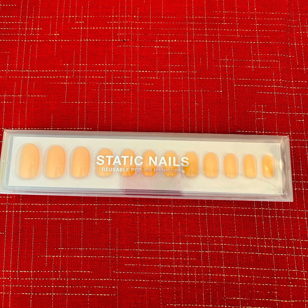 Static Nails pop on reusable manicure 💅